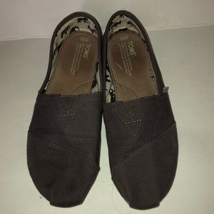 Toms women’s slip ons - size 11. GUC.